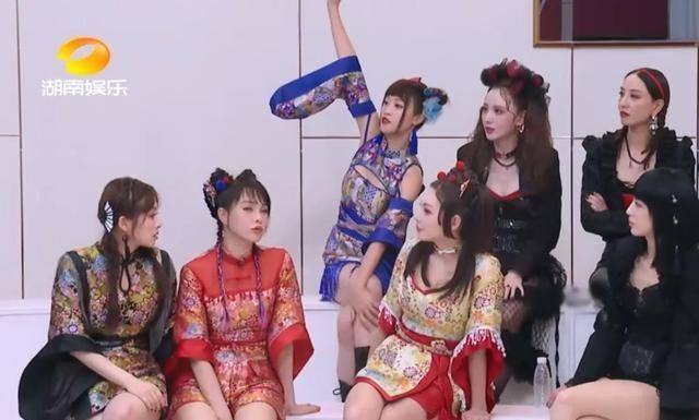 表情|蓝盈莹突然要加入宁静团,这让宁静措手不及,注意宁静脸上的表情