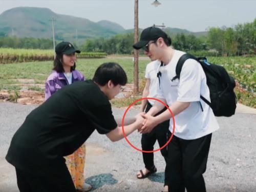 彭昱畅|黄晓明坐车离开,谁注意与张子枫的告别方式?这是对她成年的尊重