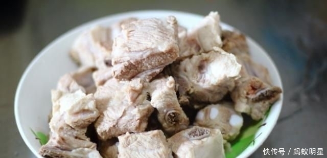  家人|寒冷天炖一锅排骨萝卜汤，做法简单，味道鲜美，家人喝了开胃顺气