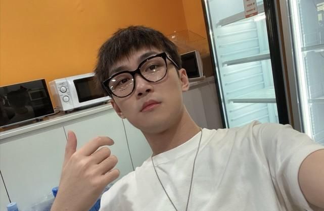  成敌|不求人带娜娜“吃鸡”，和杨超越上分，却和她成敌