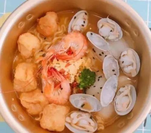 泡面|“汤最好喝”的3款泡面，康师傅落榜，网友我能把它吃“破产”