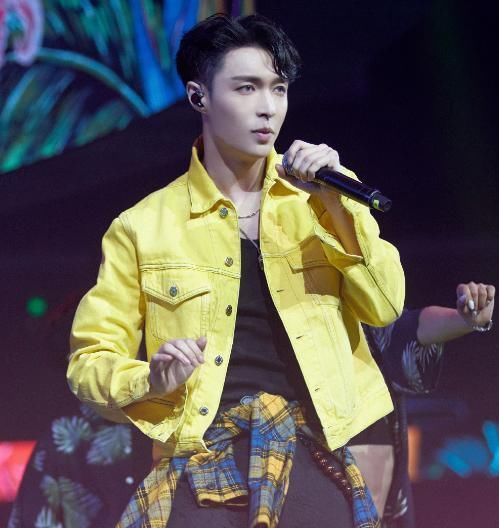  管理|《街舞3》开播，王一博忘记表情管理，你注意到张艺兴做什么了吗