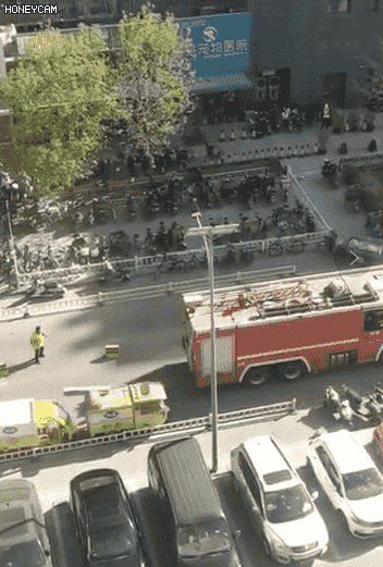 小哥|“阿sir骑我的车吧!”外卖小哥目击追捕犯人主动将车借给民警