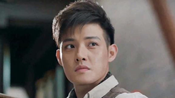 比小娘|《大侠霍元甲》里看到了《小娘惹》的陈锡，比小娘惹里好看多了