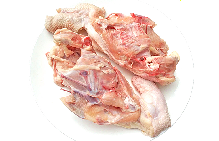 鸡架子|怎么把大骨汤熬成白色?大厨教你一招,汤色浓白鲜香,好看又好喝