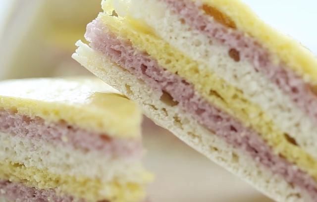 念念不忘|分享一款三色奶香发糕,甜香软嫩又营养,吃一次念念不忘