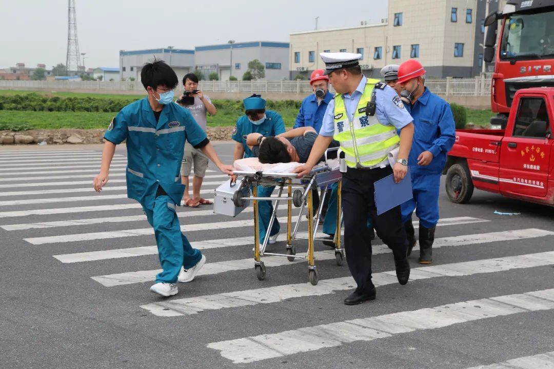  厅交警总队|惊险！孟吉交界三车“相撞”，原来是在演练！