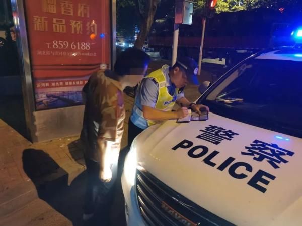  路长|临沂公安交警依托“路长制”多警种联动夜查保平安