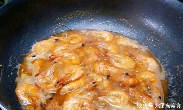  大虾|大虾不要再水煮了！这样做好吃10倍，孩子忍不住多吃半碗饭！
