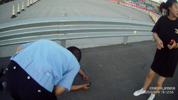  姑娘|姑娘，你跑来的样子真美！