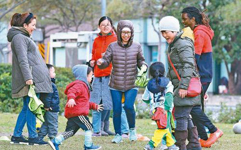 民进党当局|生育率全球垫底，为何台湾年轻人不爱生孩子？