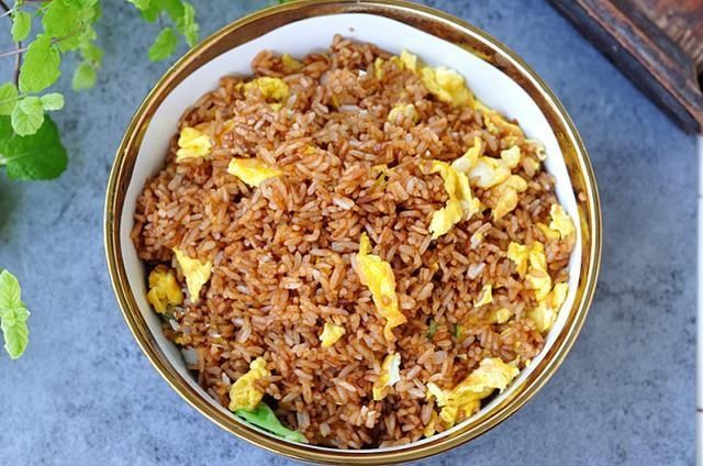 适量|?蛋炒饭,不要直接下锅!教您一妙招,米饭更入味、弹牙劲道