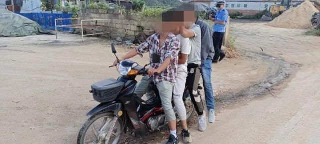 承载|二轮摩托车违法承载4人！ 经查发现事情不简单