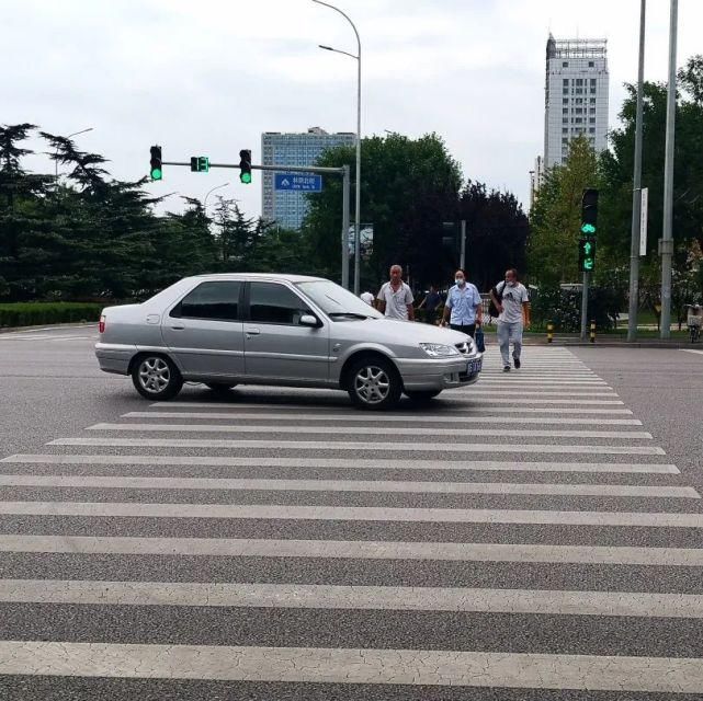 路口|曝光！平谷区医院路口行人闯红灯，你认识吗？