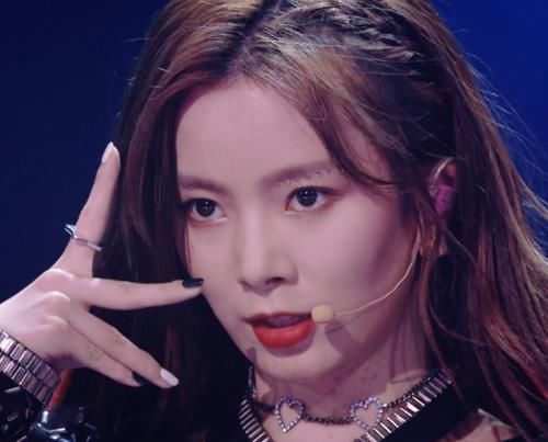  综艺节目|硬糖少女怼脸镜头：陈卓璇强势，张艺凡优越，刘些宁引争议