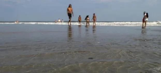 火光冲天|美国多地再发暴乱,5000抗议者冲破法院围栏,火光冲天