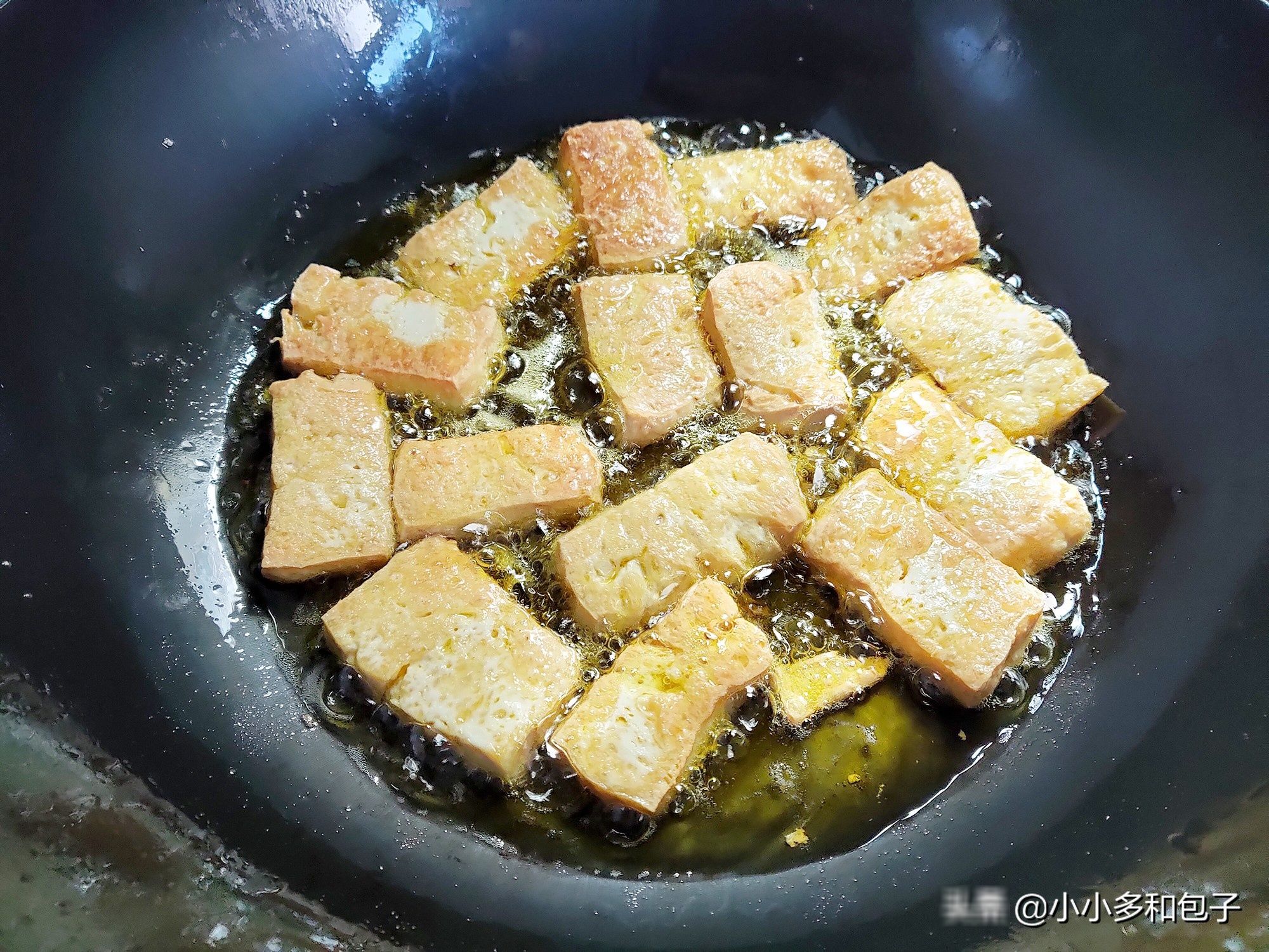 风味|老豆腐煎一下，再加点剁椒，有一股特别的风味很下饭哟