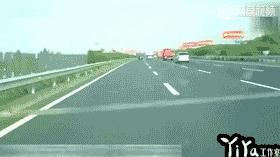  事故|都是神兽惹的祸？渝北一男子驾面包车侧翻……