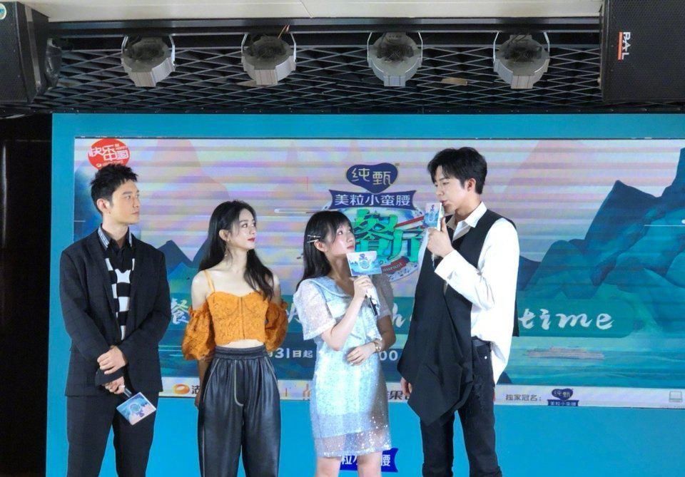  颜值|赵丽颖参加《中餐厅》发布会，生图太抗打，颜值衣品纷纷上线