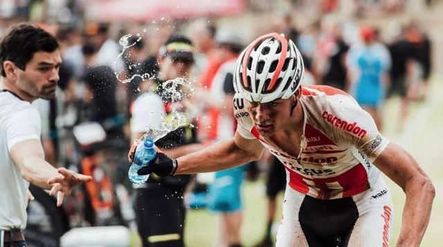  口气|还没能喘口气，就已经40岁了：第一批80后，生活还在继续