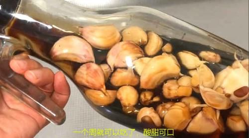  八蒜|腌腊八蒜，别用冷水和热水！很多人搞错了，难怪不香脆还长白毛！