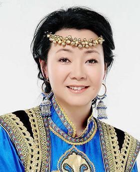  演艺事业|国家一级演员萨日娜：丈夫花258元把她娶走，“啃夫”6年，太幸福