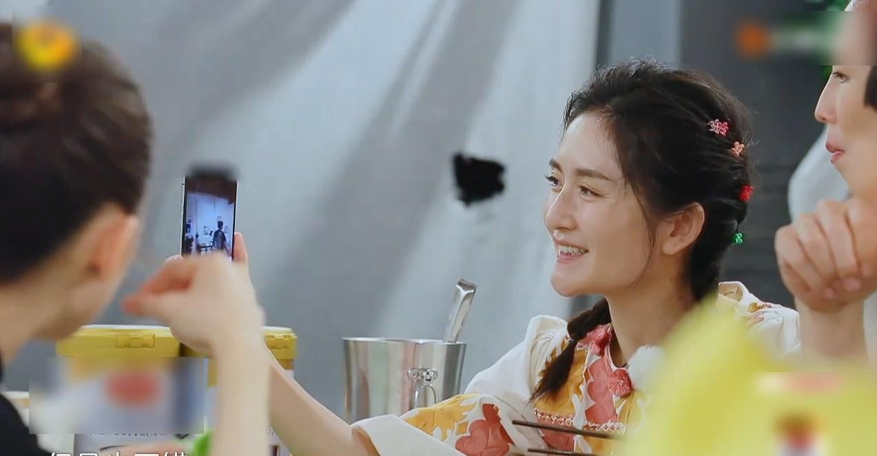  何炅|《妻4》谢娜现场连线，听到何炅称呼，有种感情叫“何炅谢娜”