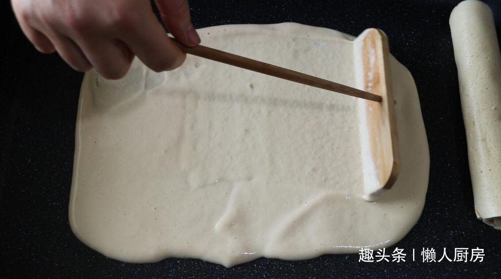  成功|不用烤箱，不用电饭锅，这是用平底锅就能做的蛋糕卷，一次性成功