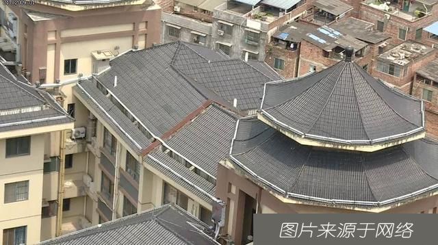  蹦跳|惊险！3个熊孩子天台上蹦跳玩耍，被劝阻后竟然这样做……