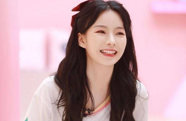  背负|陈卓璇敢说敢做，背负压力逆风而上，决赛歌曲好评如潮