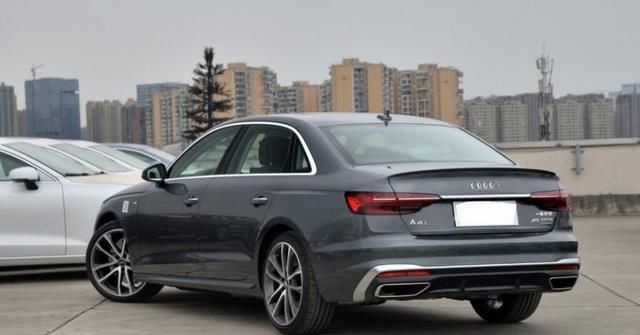 观望|老百姓最宠幸的豪车，奥迪A4L直降6W，完胜3系，观望的可以入手了