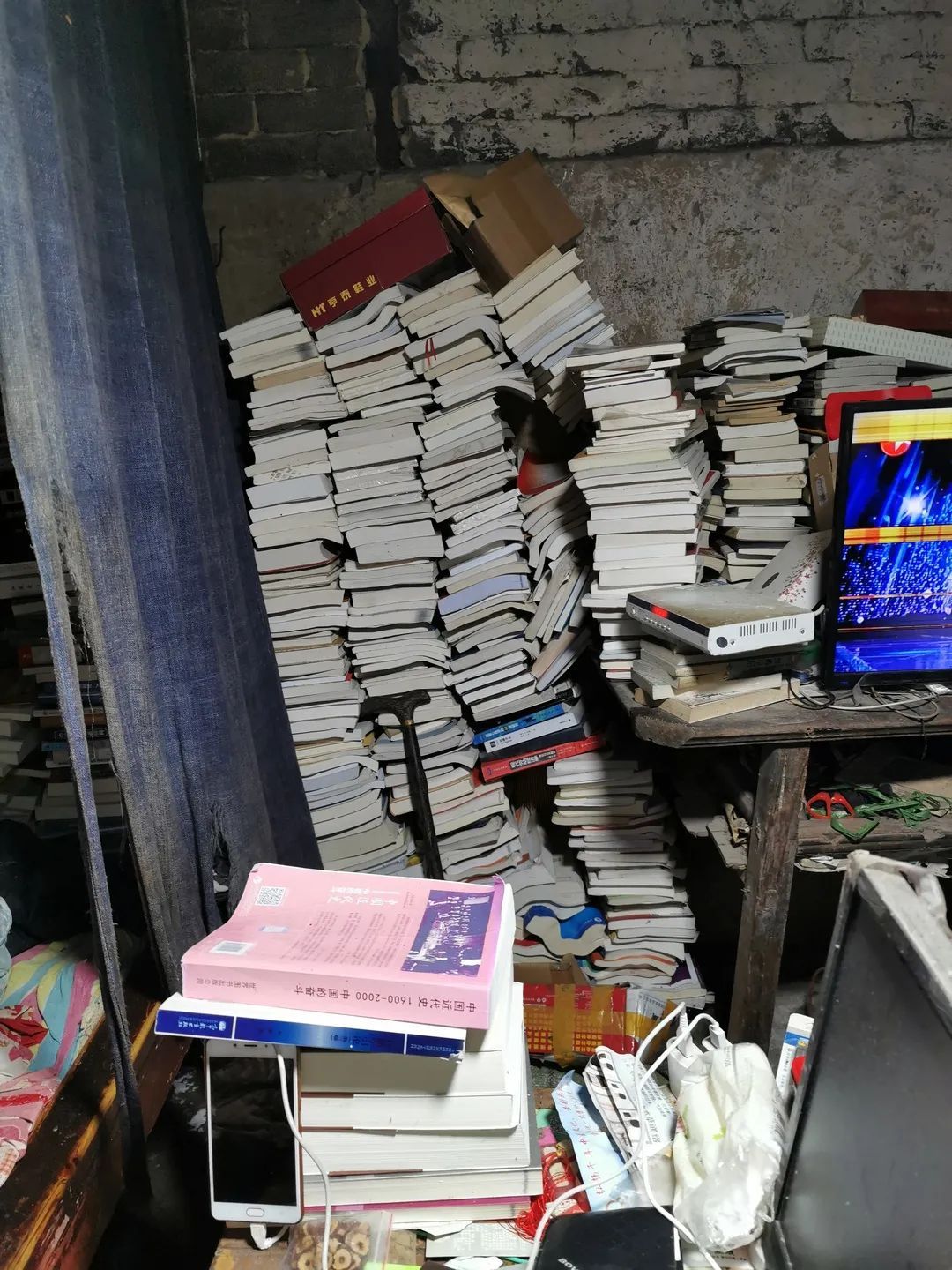  虞永亮|他，生活困难却坐拥“书城”