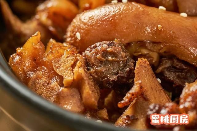 这一|入秋就爱这一锅话梅猪手,简单煮煮就搞定!吃一口胶原蛋白满满!