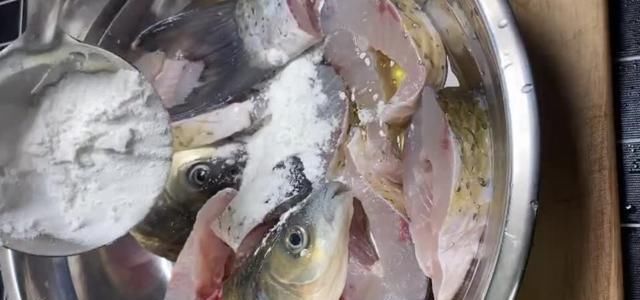  草鱼|教你做家常版红烧草鱼块，做出来肉质鲜嫩爽滑味道香辣咸鲜