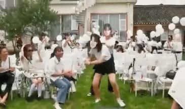 婚纱|王一博肖战被“结婚”肖战被女化穿婚纱,CP粉戴面具亲吻太辣眼!