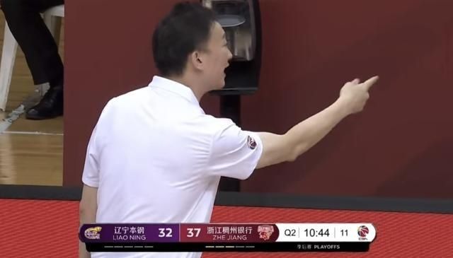  裁判还|梅奥肘击没吹！方俊再次怒喷裁判，吴前半场22分，辽宁悬了