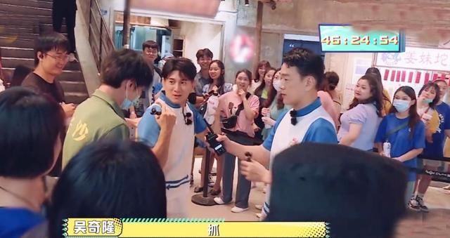  唱主角|元气满满的哥哥首播槽点满满，杨洋胡军唱主角，主持人吴昕待提高