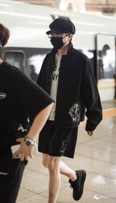  出轨|“方一凡”周奇恋情曝光？何猷启出轨？万茜车祸骨折12天后就复工？