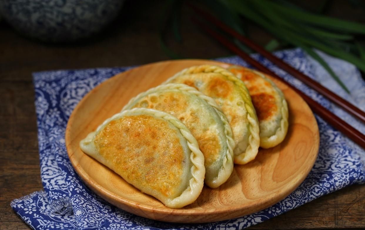  韭菜|详解花边韭菜盒子的做法，皮薄不露馅，口感倍儿鲜美，分分钟吃撑