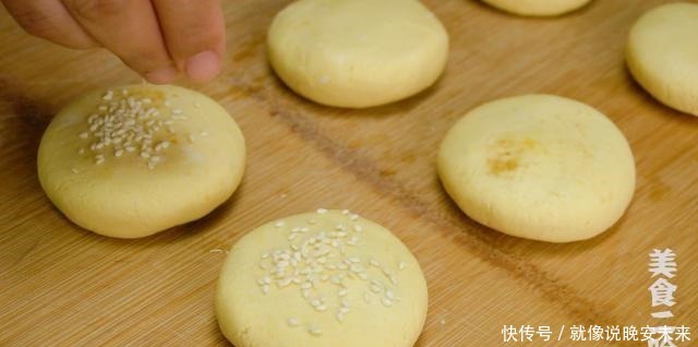 地瓜叶|红薯花样吃法，蒸煮炸炖都不如这样煎着吃，夹心流糖怎么都吃不够