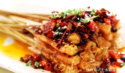 油炸|大虾新吃法,做成“串串虾”,不用煮不用烤,香辣开胃,满嘴香味