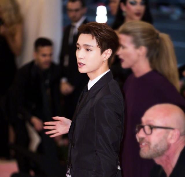  张艺兴|娱乐圈太现实！张艺兴、王一博被团队和节目组吸血，只因肖战凉凉