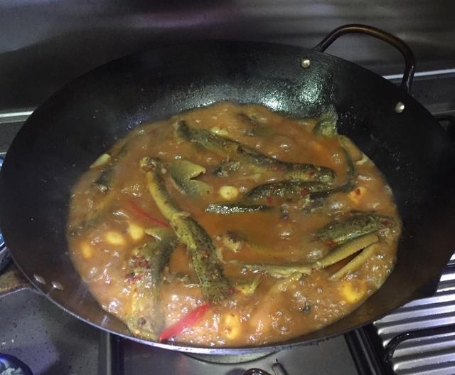 郫县豆瓣酱|泥鳅入锅前怎么处理简单1招,不腥不粘肉质鲜美滑嫩