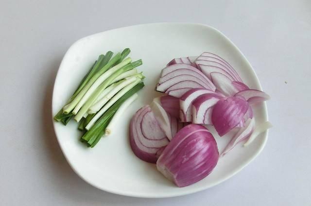 江南|江南传统的经典家常面——开洋葱油拌面