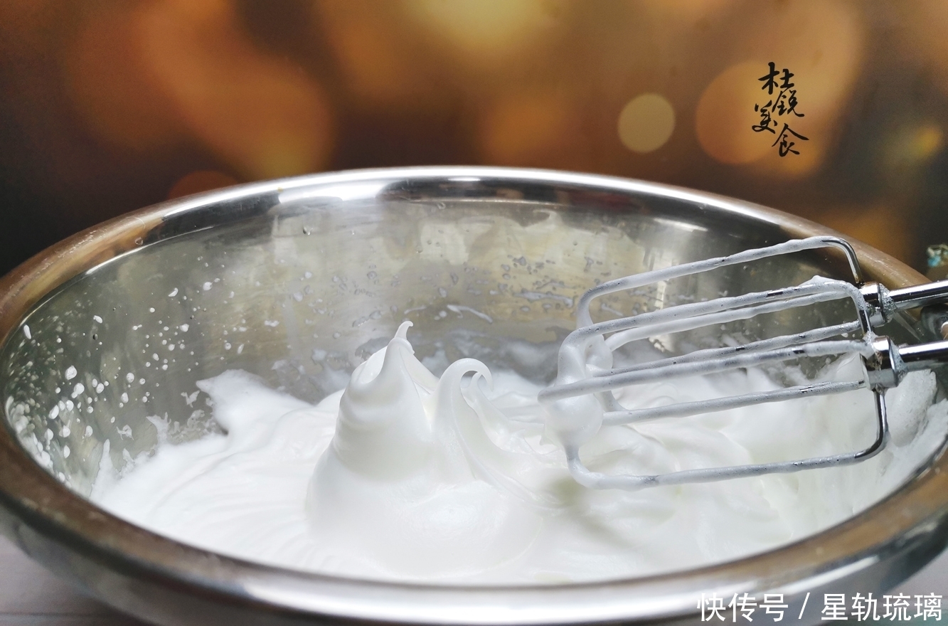 抹茶|质地如丝般柔软的中空戚风蛋糕,2种神秘食材加入,有爱才好吃