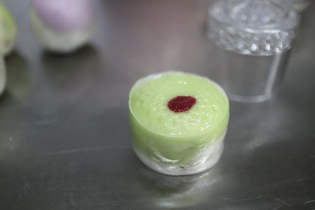 冷藏|不用烤箱的冰皮月饼,冷藏后比冰淇淋还好吃,包一包压一压就成形