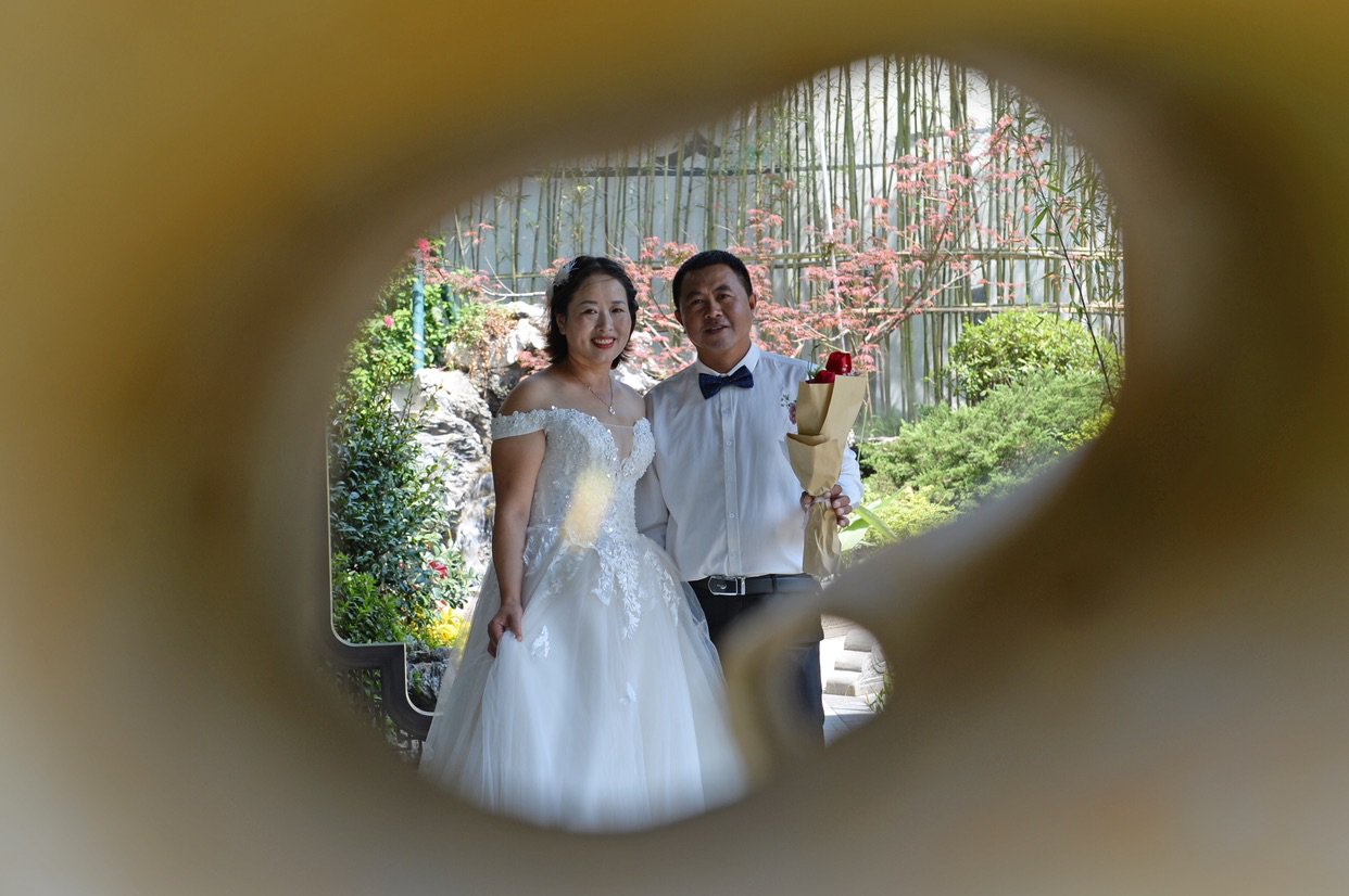 婚纱照|7对农民工夫妻工地拍婚纱迎浪漫七夕