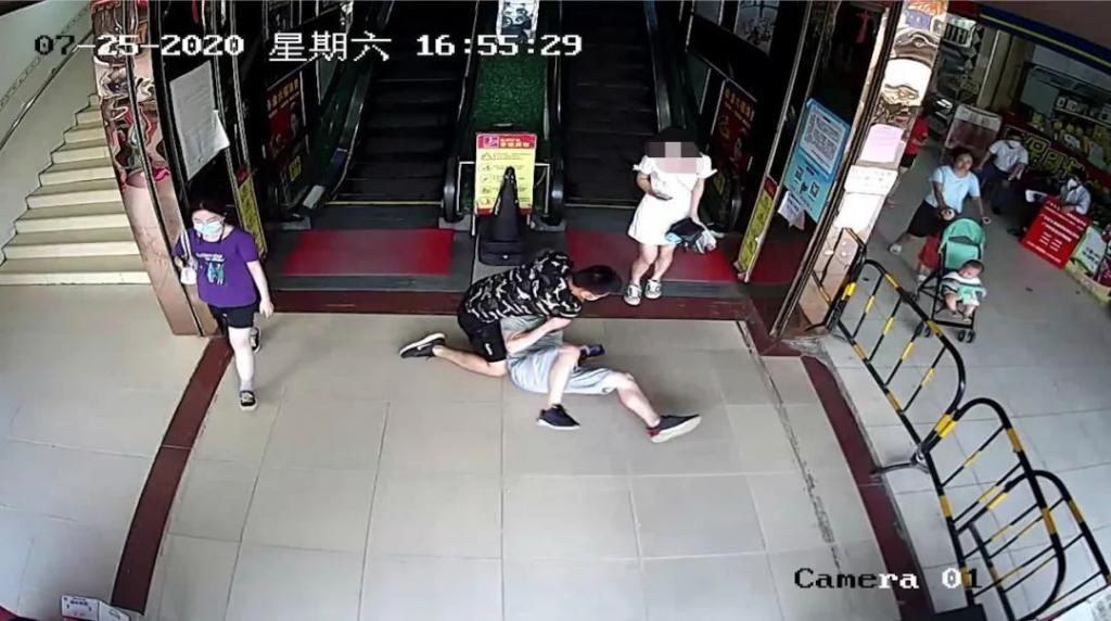 广州|广州一男子在商场偷拍女生裙底，没想到遇到了......