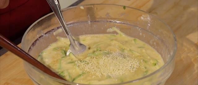 老少皆宜|早餐饼西葫芦鸡蛋饼,味道鲜美,老少皆宜,做法简单又省事、快捷