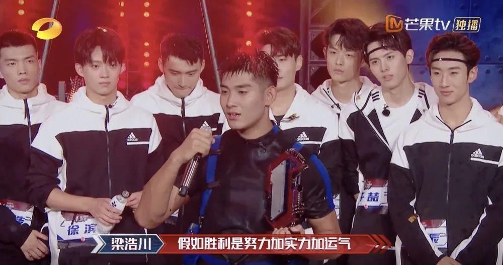 满屏|满屏都是行走的荷尔蒙，这群热血少年我太可了